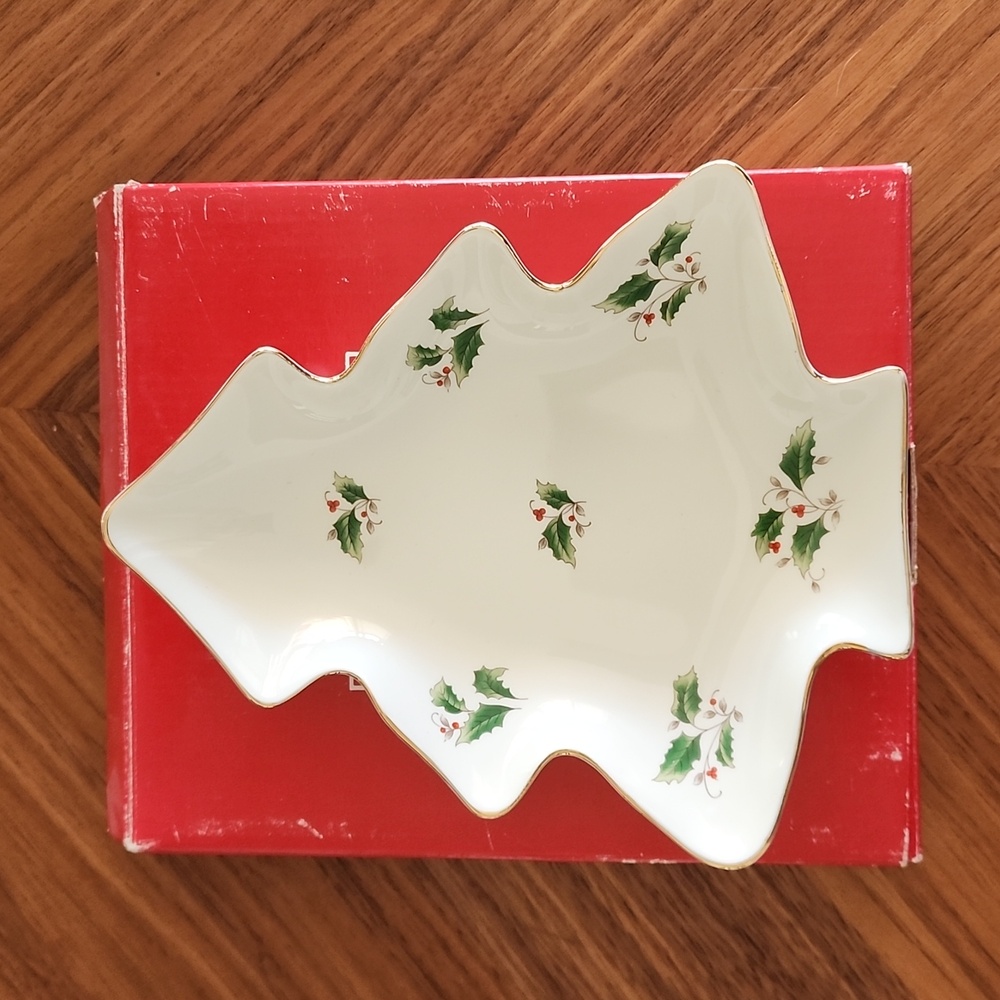 Royal Limited Holly Holiday 8" Ceramic Tree dish Gold trim